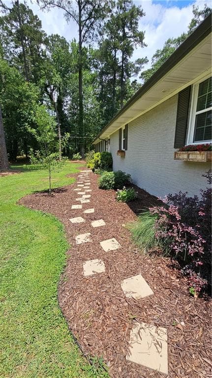 4 bedroom, 3 bathroom, 2,340 sq ft single family residence for sale at 1581 Lost Mountain Road, Powder Springs, GA 30127 — photo 2