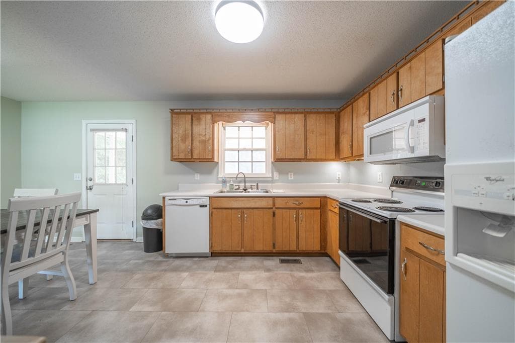 3 bedroom, 2 bathroom, 1,260 sq ft single family residence under contract at 12 Adams Way, Adairsville, GA 30103 — photo 5
