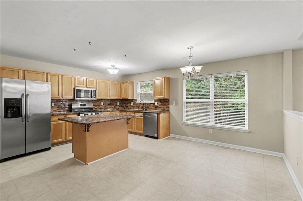 5 bedroom, 3 bathroom, 3,268 sq ft single family residence for sale at 579 Ironstone Drive, Fairburn, GA 30213 — photo 9