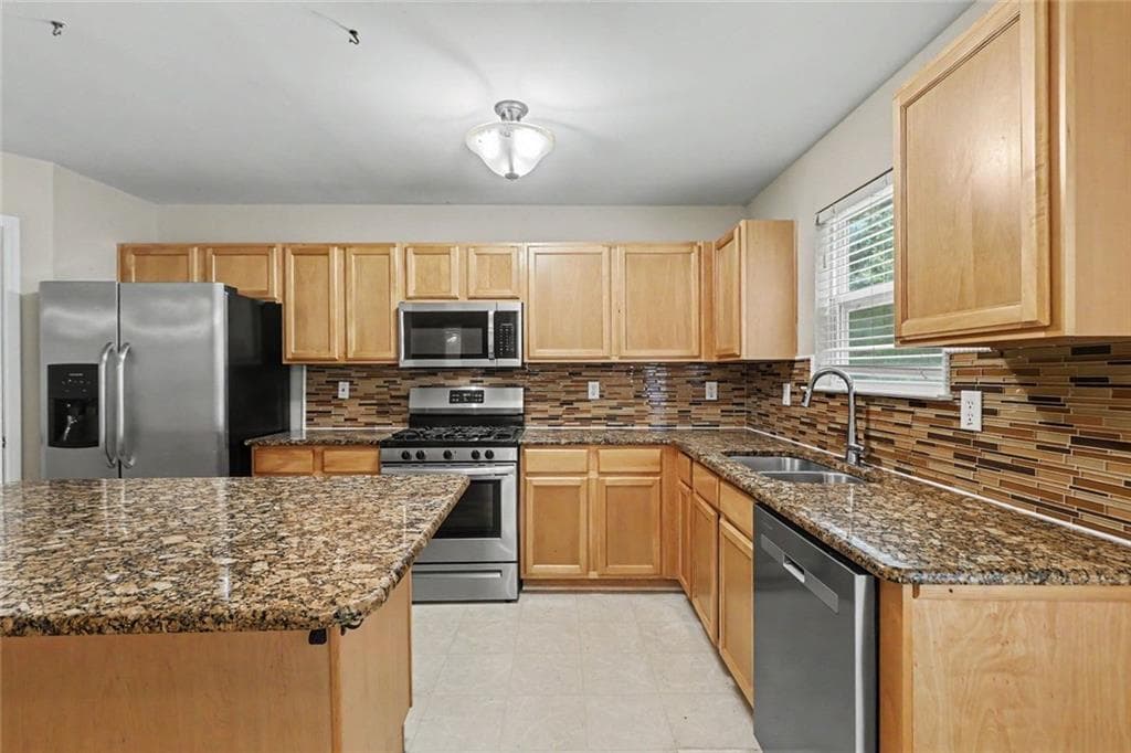 5 bedroom, 3 bathroom, 3,268 sq ft single family residence for sale at 579 Ironstone Drive, Fairburn, GA 30213 — photo 10