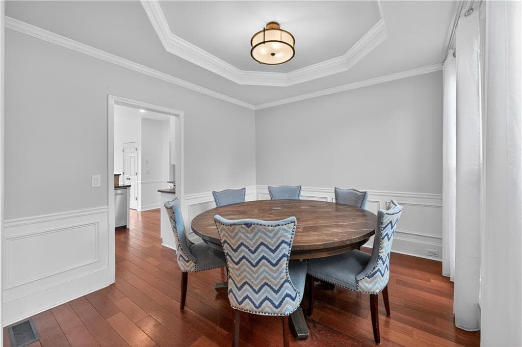 6 bedroom, 4 bathroom, 3,601 sq ft single family residence for sale at 2281 Barrett Drive, Cumming, GA 30040 — photo 4