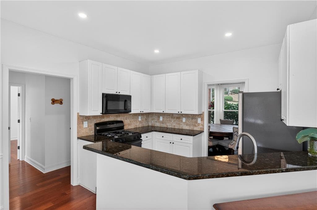 6 bedroom, 4 bathroom, 3,601 sq ft single family residence for sale at 2281 Barrett Drive, Cumming, GA 30040 — photo 7