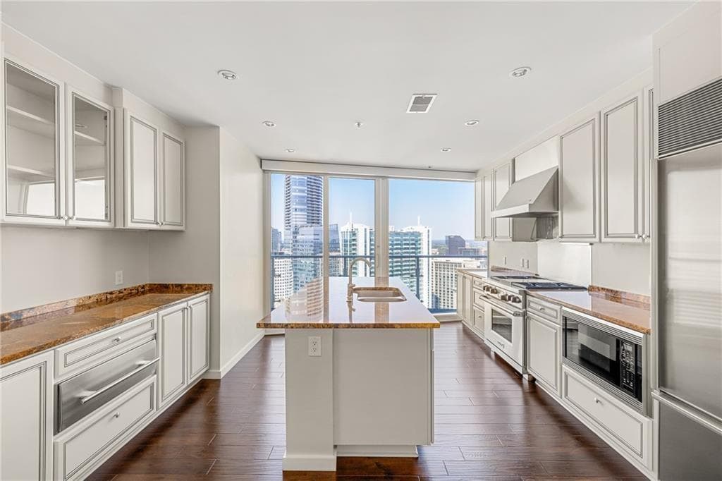 3 bedroom, 4 bathroom, 2,800 sq ft condominium for rent at 3325 Piedmont Road 2905, Atlanta, GA 30305 for $7,500 a month — photo 9