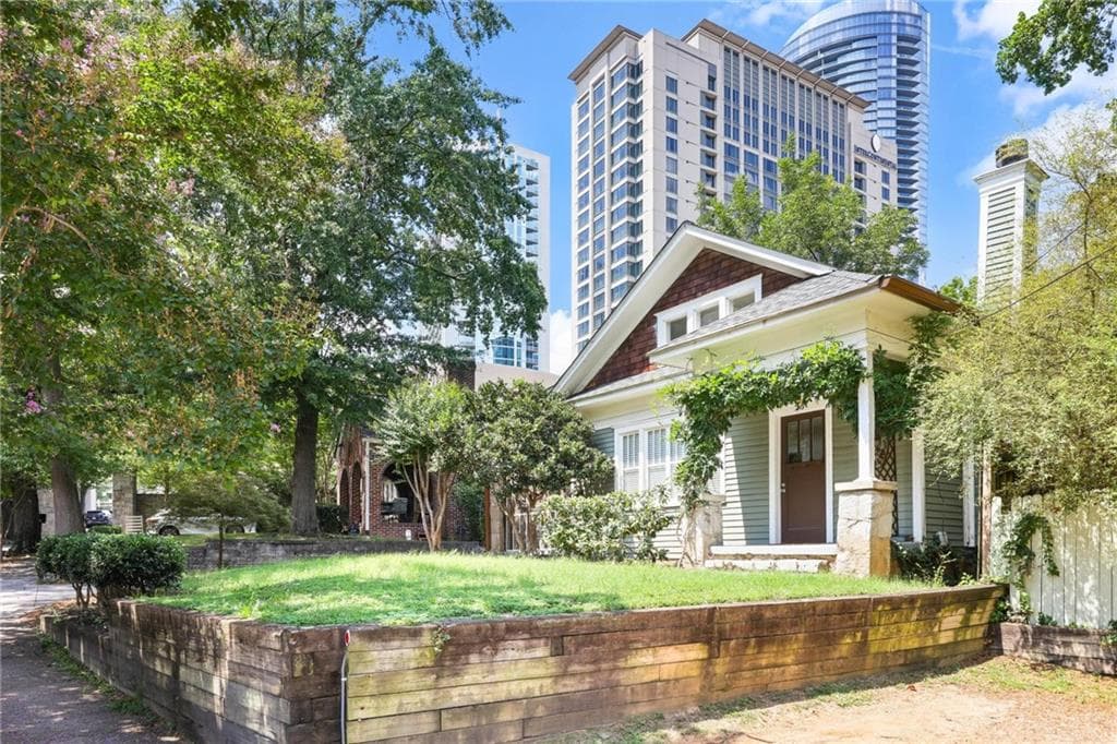3 bedroom, 2 bathroom, 2,000 sq ft single family residence for rent at 26 Highland Drive, Atlanta, GA 30305 for $4,000 a month — photo 2