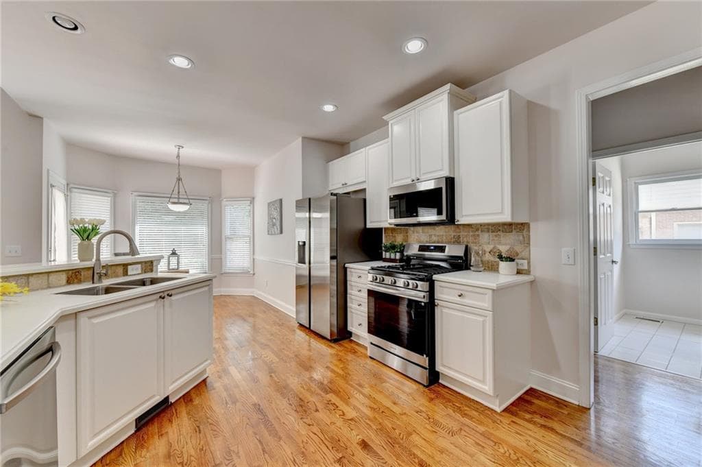 5 bedroom, 4 bathroom, 4,018 sq ft single family residence for sale at 455 Hillcrest View Drive, Suwanee, GA 30024 — photo 9