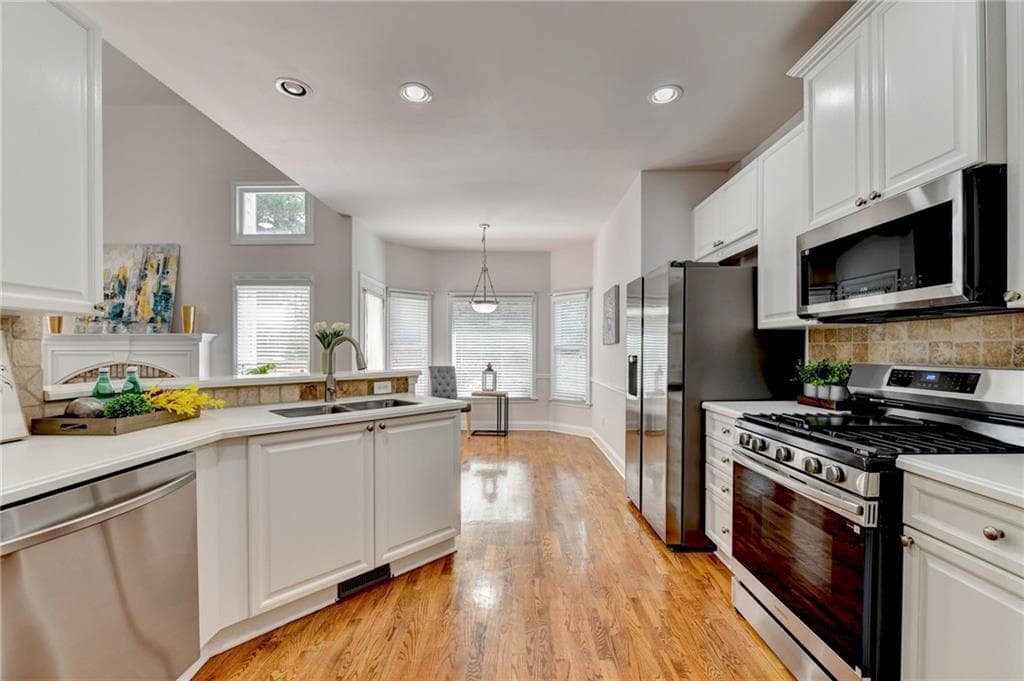 5 bedroom, 4 bathroom, 4,018 sq ft single family residence for sale at 455 Hillcrest View Drive, Suwanee, GA 30024 — photo 10