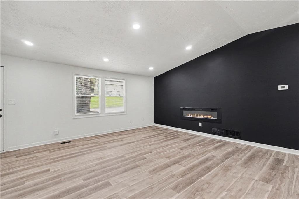 4 bedroom, 2 bathroom, 1,750 sq ft single family residence under contract at 6855 Kimberly Mill Road, Atlanta, GA 30349 — photo 5