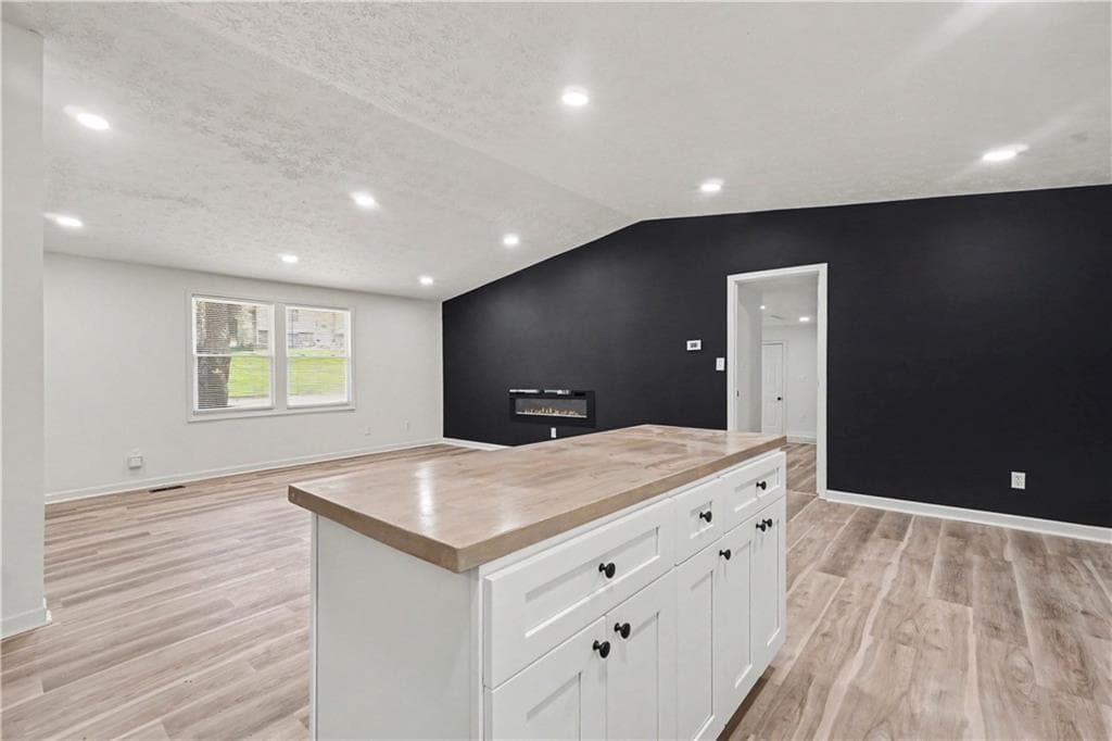 4 bedroom, 2 bathroom, 1,750 sq ft single family residence under contract at 6855 Kimberly Mill Road, Atlanta, GA 30349 — photo 7