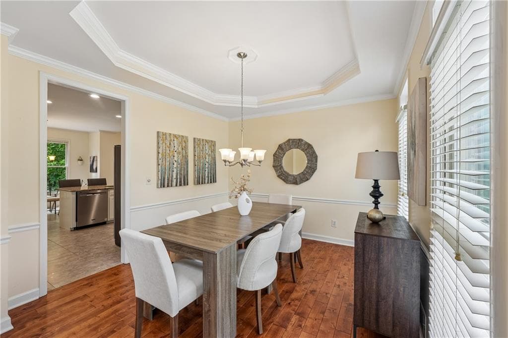 5 bedroom, 4 bathroom, 4,133 sq ft single family residence for sale at 7215 Amberleigh Way, Johns Creek, GA 30097 — photo 9