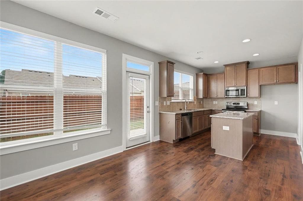 3 bedroom, 3 bathroom, 2,024 sq ft townhouse for sale at 7666 Squire Court, Fairburn, GA 30213 — photo 10