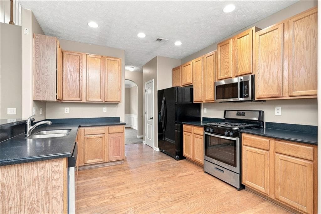 4 bedroom, 3 bathroom, 2,142 sq ft single family residence for rent at 75 Greenland Drive, Mcdonough, GA 30253 for $2,270 a month — photo 4