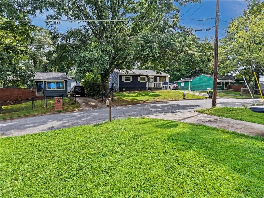 3 bedroom, 1 bathroom, 900 sq ft single family residence under contract at 2190 Addison Place, Atlanta, GA 30318 — photo 5
