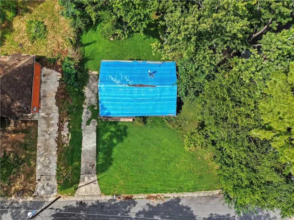 3 bedroom, 1 bathroom, 900 sq ft single family residence under contract at 2190 Addison Place, Atlanta, GA 30318 — photo 6