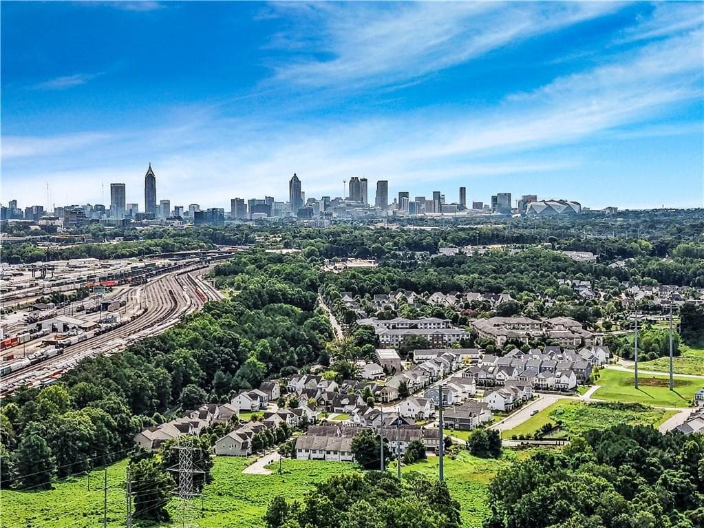 3 bedroom, 1 bathroom, 900 sq ft single family residence under contract at 2190 Addison Place, Atlanta, GA 30318 — photo 8