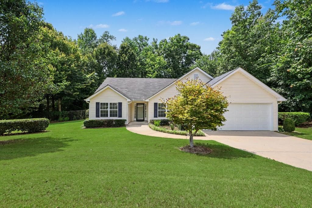 3 bedroom, 2 bathroom, 1,614 sq ft single family residence under contract at 2844 Sawyer Mill Drive, Gainesville, GA 30507