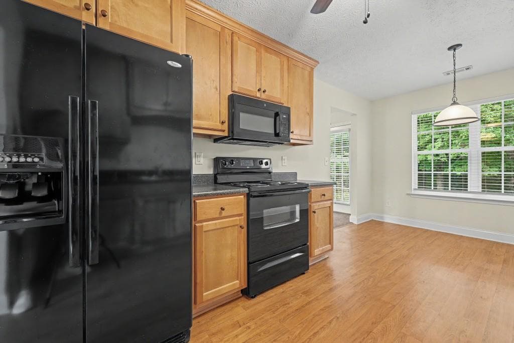 3 bedroom, 2 bathroom, 1,614 sq ft single family residence under contract at 2844 Sawyer Mill Drive, Gainesville, GA 30507 — photo 5