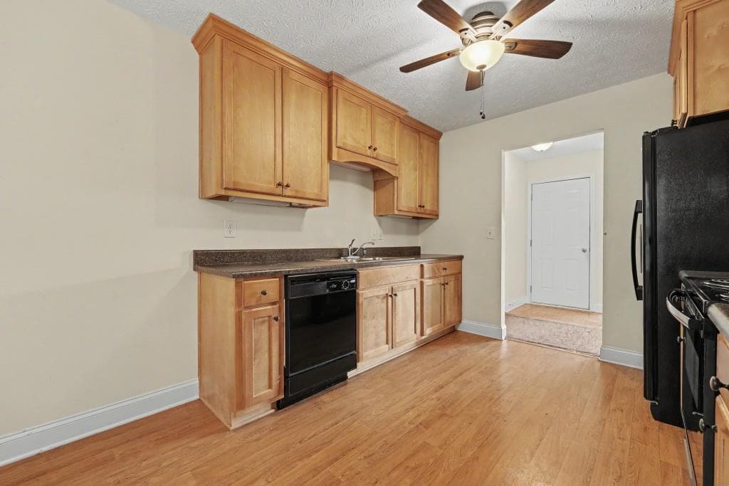 3 bedroom, 2 bathroom, 1,614 sq ft single family residence under contract at 2844 Sawyer Mill Drive, Gainesville, GA 30507 — photo 6
