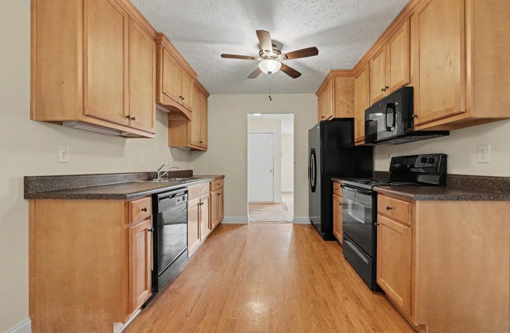 3 bedroom, 2 bathroom, 1,614 sq ft single family residence under contract at 2844 Sawyer Mill Drive, Gainesville, GA 30507 — photo 7