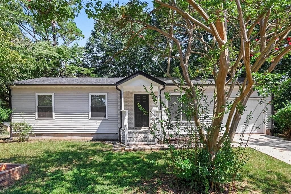 3 bedroom, 2 bathroom, 1,375 sq ft single family residence for sale at 32 Westgate Park Lane, Newnan, GA 30263