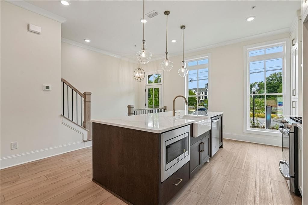 3 bedroom, 4 bathroom, 2,105 sq ft townhouse for sale at 350 Crimson Pine Alley 17, Alpharetta, GA 30009 — photo 8