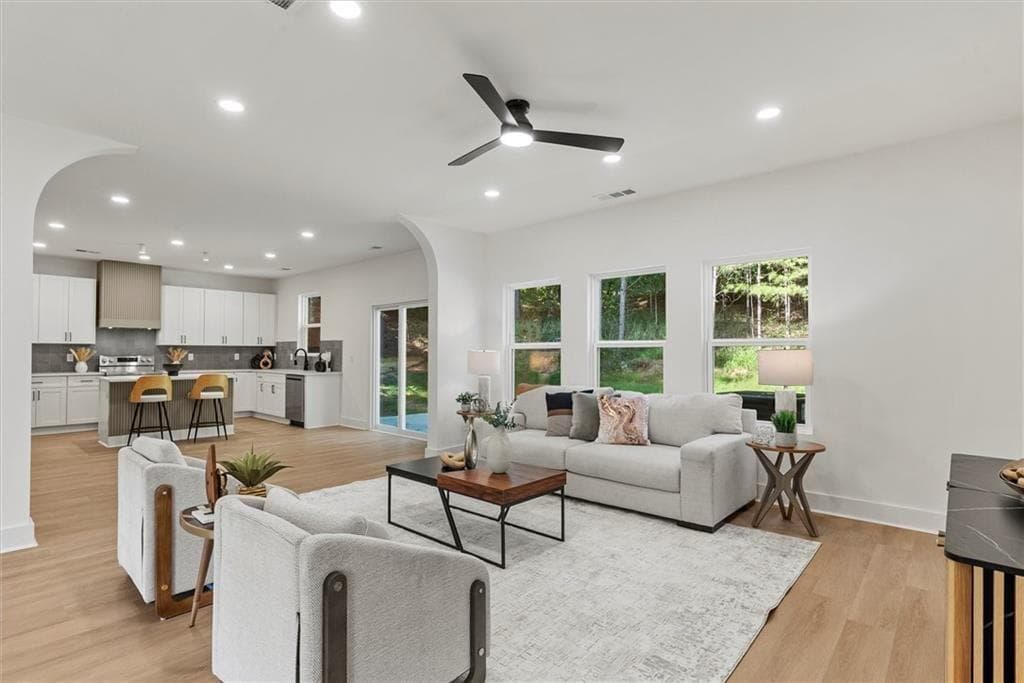 3 bedroom, 4 bathroom, 2,562 sq ft single family residence under contract at 2195 Amberly Glen Way, Dacula, GA 30019 — photo 3