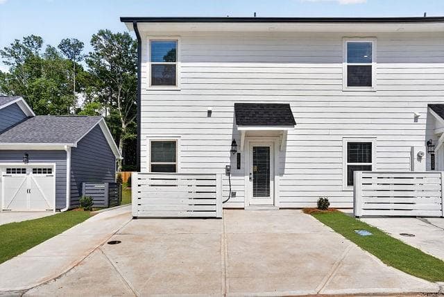 3 bedroom, 3 bathroom, 1,324 sq ft townhouse for sale at 230 Maddux Street LOT 14, Fayetteville, GA 30214 — photo 3