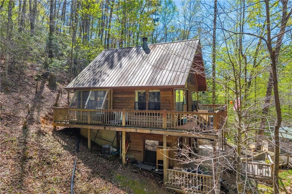 2 bedroom, 2 bathroom, 1,056 sq ft single family residence for sale at 294 Brookwood Lane, Clarkesville, GA 30523 — photo 4