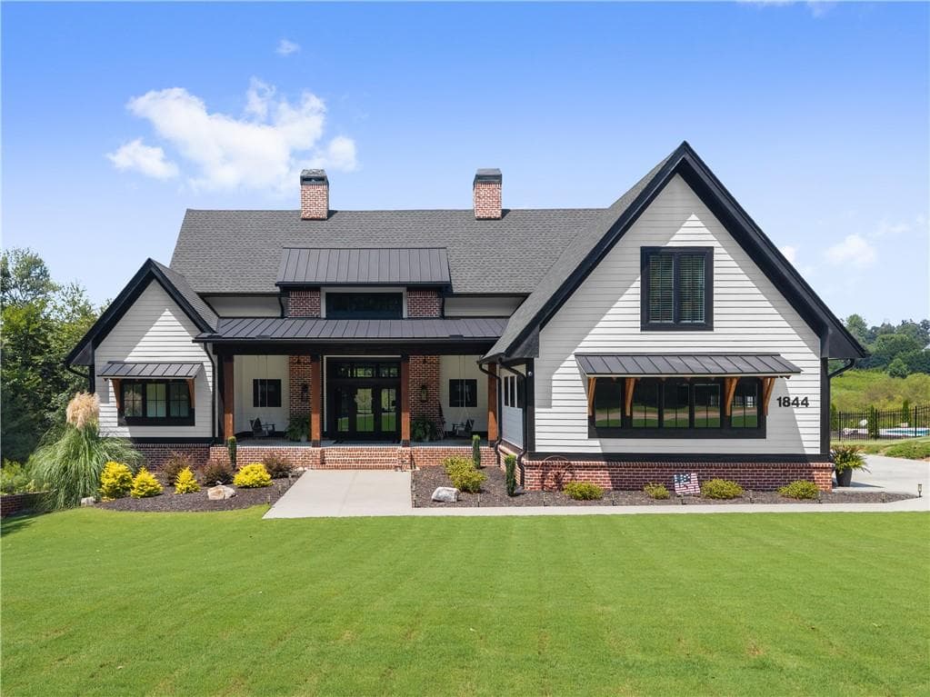 4 bedroom, 3 bathroom, 2,552 sq ft single family residence under contract at 1844 Bermuda Avenue, Demorest, GA 30535