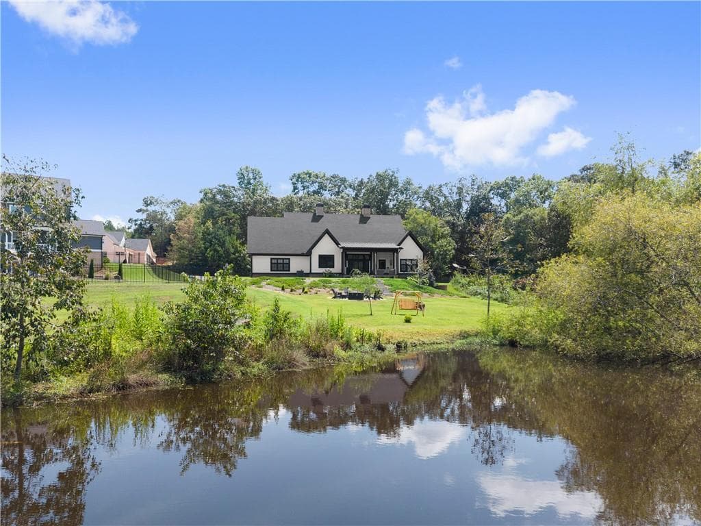4 bedroom, 3 bathroom, 2,552 sq ft single family residence under contract at 1844 Bermuda Avenue, Demorest, GA 30535 — photo 2