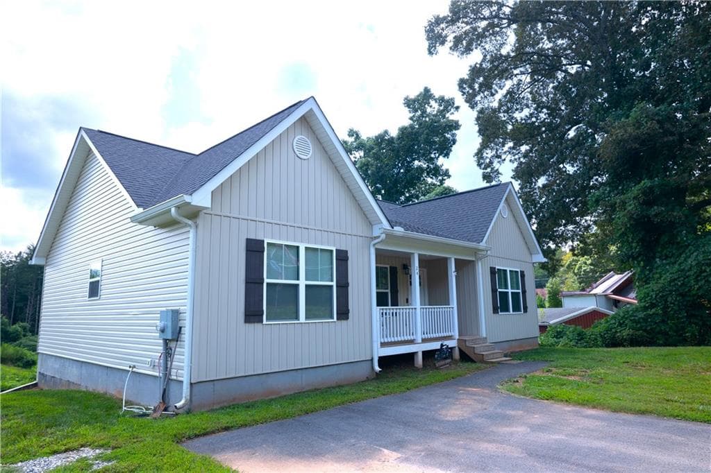 3 bedroom, 2 bathroom, 1,400 sq ft single family residence for sale at 24 Great Works Drive, Dahlonega, GA 30533 — photo 3