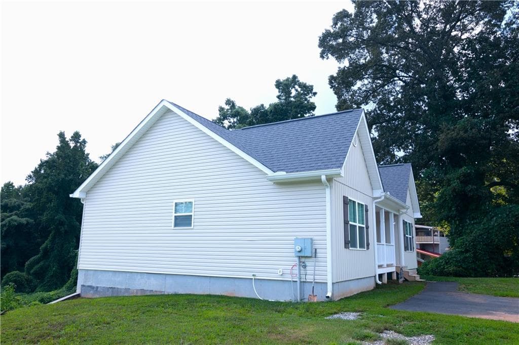 3 bedroom, 2 bathroom, 1,400 sq ft single family residence for sale at 24 Great Works Drive, Dahlonega, GA 30533 — photo 4