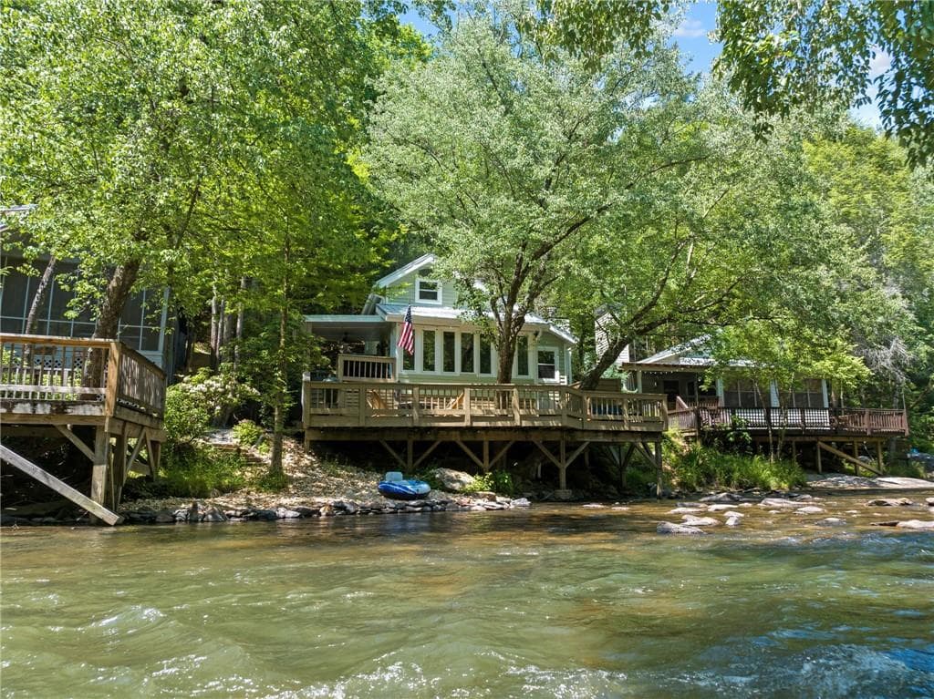 3 bedroom, 2 bathroom, 1,005 sq ft single family residence for sale at 196 Whitewater Path, East Ellijay, GA 30536 — photo 1 of 21