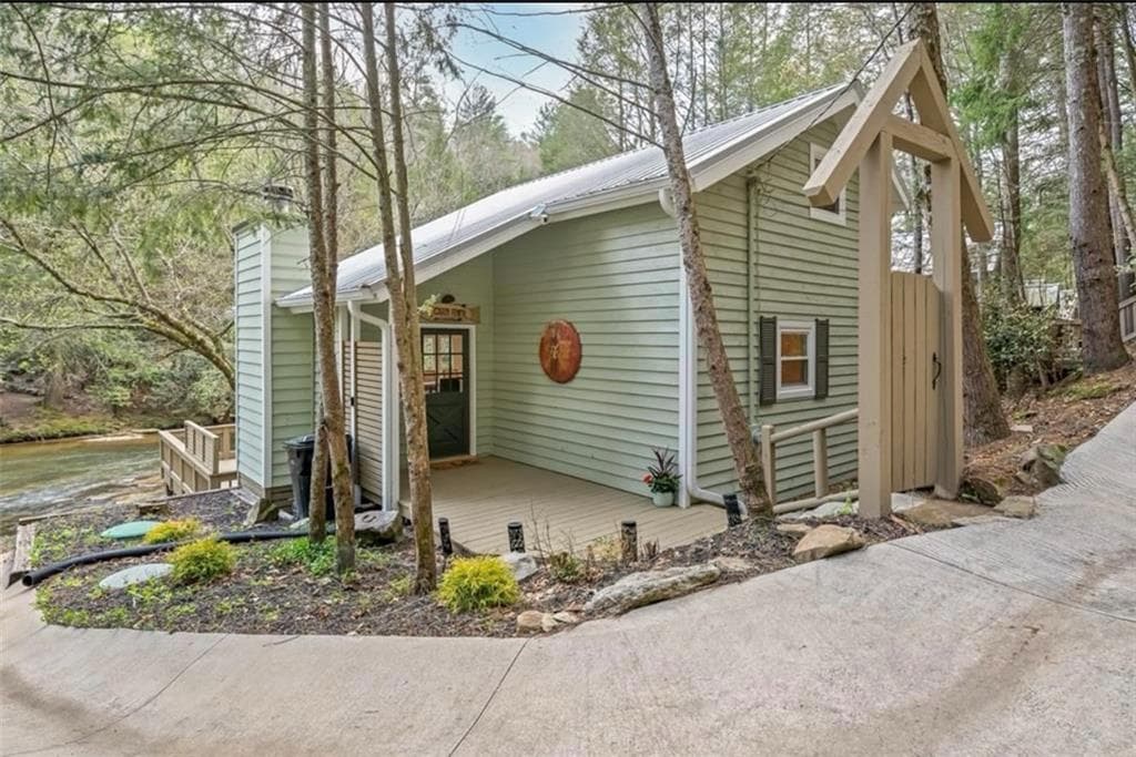 3 bedroom, 2 bathroom, 1,005 sq ft single family residence for sale at 196 Whitewater Path, East Ellijay, GA 30536 — photo 2