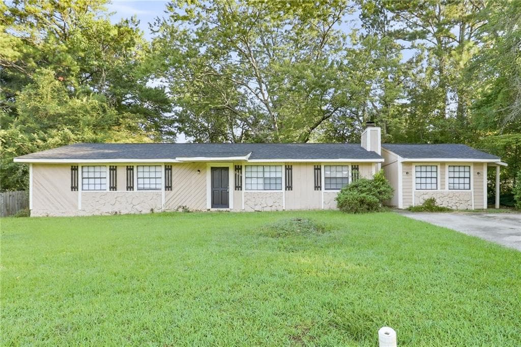 3 bedroom, 2 bathroom, 1,382 sq ft single family residence for rent at 596 Crestmont Court, Jonesboro, GA 30238 for $1,570 a month — photo 1 of 16