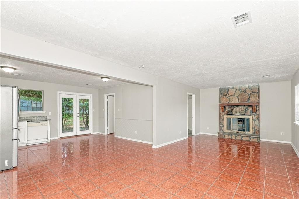 3 bedroom, 2 bathroom, 1,382 sq ft single family residence for rent at 596 Crestmont Court, Jonesboro, GA 30238 for $1,570 a month — photo 3