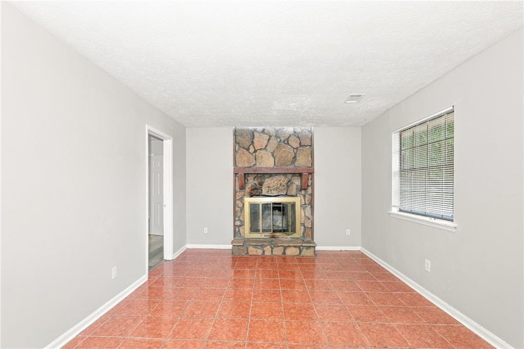 3 bedroom, 2 bathroom, 1,382 sq ft single family residence for rent at 596 Crestmont Court, Jonesboro, GA 30238 for $1,570 a month — photo 4