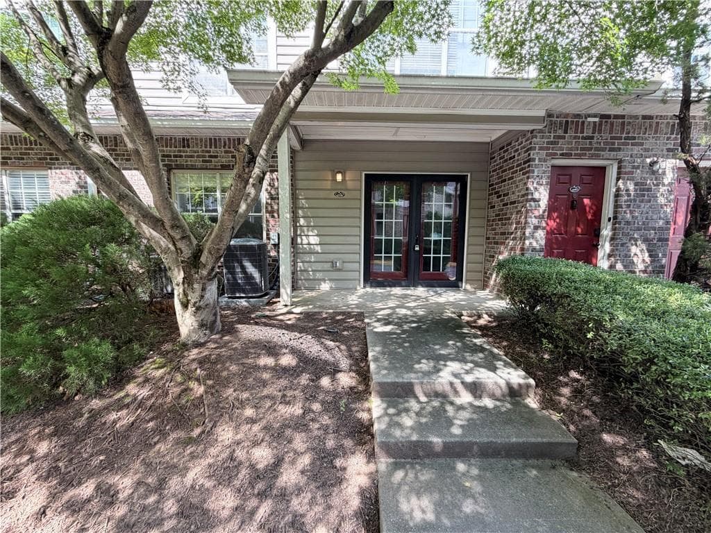 1 bedroom, 1 bathroom, 675 sq ft condominium under contract at 2700 Pine Tree Road 3006, Atlanta, GA 30324