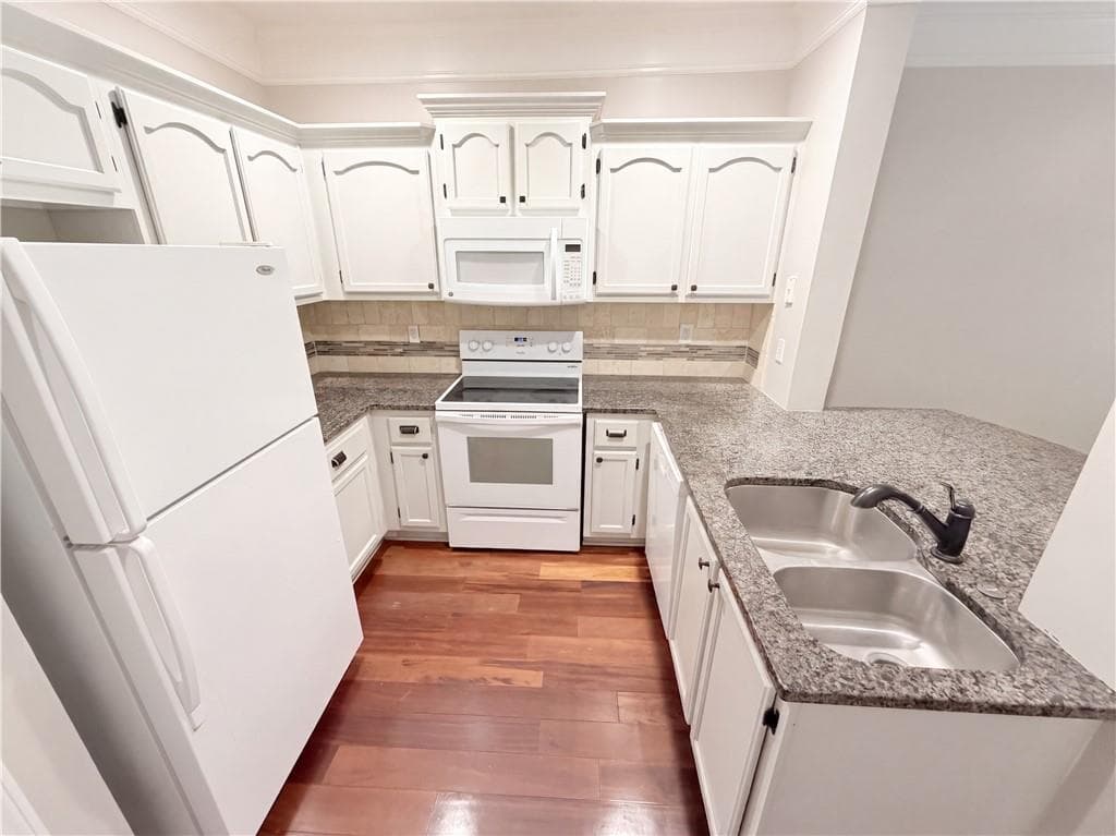 1 bedroom, 1 bathroom, 675 sq ft condominium under contract at 2700 Pine Tree Road 3006, Atlanta, GA 30324 — photo 2