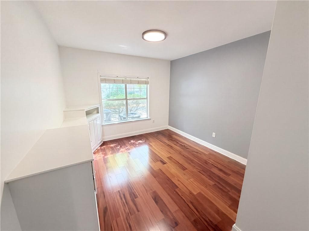 1 bedroom, 1 bathroom, 675 sq ft condominium under contract at 2700 Pine Tree Road 3006, Atlanta, GA 30324 — photo 4