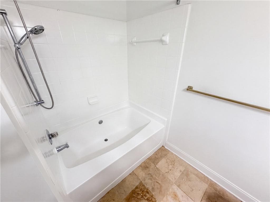 1 bedroom, 1 bathroom, 675 sq ft condominium under contract at 2700 Pine Tree Road 3006, Atlanta, GA 30324 — photo 8