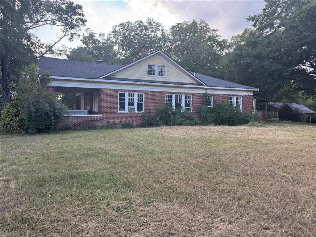 5 bedroom, 1 bathroom, 2,200 sq ft single family residence for sale at 523 Old Tennessee Highway, White, GA 30184 — photo 2