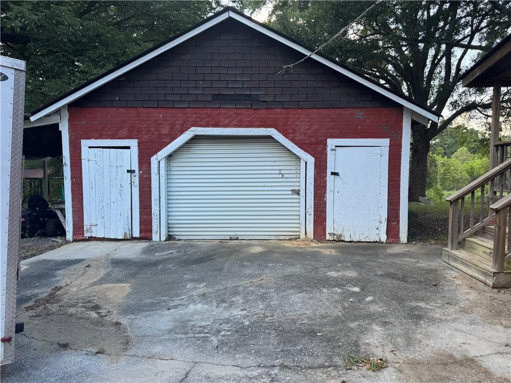 5 bedroom, 1 bathroom, 2,200 sq ft single family residence for sale at 523 Old Tennessee Highway, White, GA 30184 — photo 5