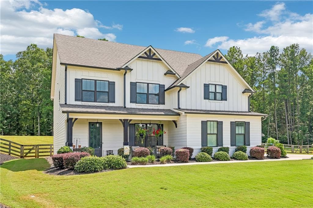 5 bedroom, 4 bathroom, 3,252 sq ft single family residence for sale at 4060 Silverstone Drive, Braselton, GA 30517 — photo 2