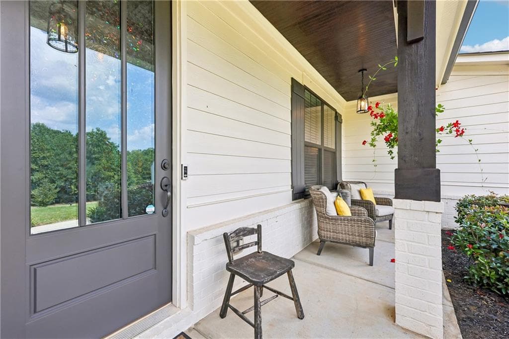 5 bedroom, 4 bathroom, 3,252 sq ft single family residence for sale at 4060 Silverstone Drive, Braselton, GA 30517 — photo 5