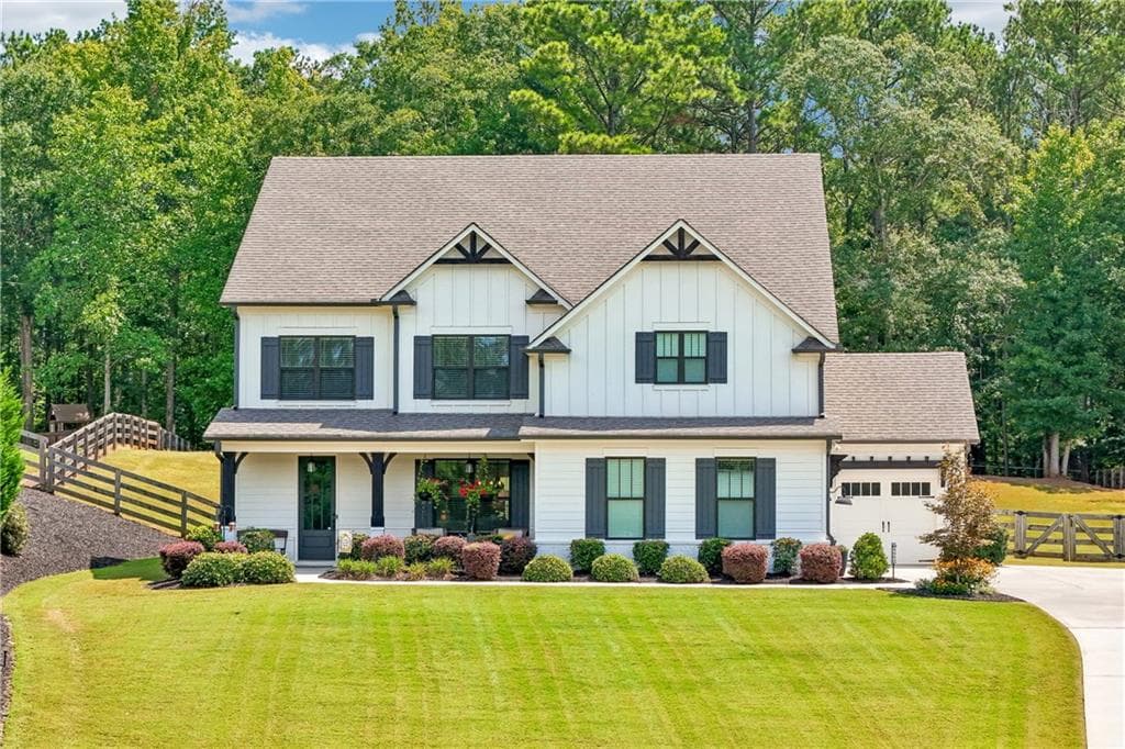 5 bedroom, 4 bathroom, 3,252 sq ft home for sale at 4060 Silverstone Drive, Braselton, GA