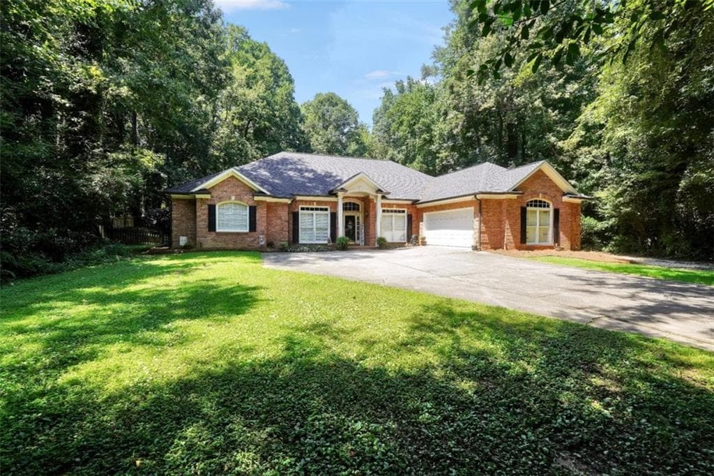 4 bedroom, 3 bathroom, 2,437 sq ft single family residence for sale at 2434 Creekside Trace, Jonesboro, GA 30236 — photo 2