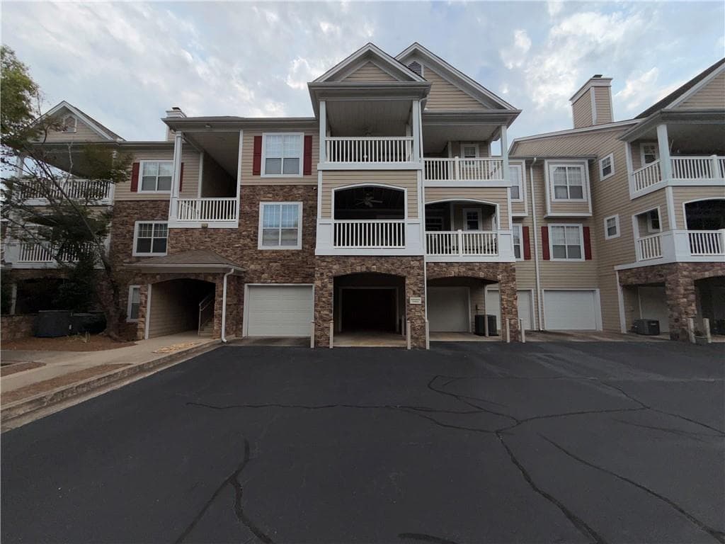 3 bedroom, 2 bathroom, 1,458 sq ft condominium under contract at 522 Sandringham Drive 522, Alpharetta, GA 30004