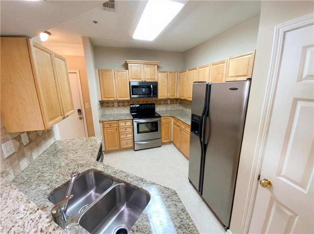 3 bedroom, 2 bathroom, 1,458 sq ft condominium under contract at 522 Sandringham Drive 522, Alpharetta, GA 30004 — photo 2