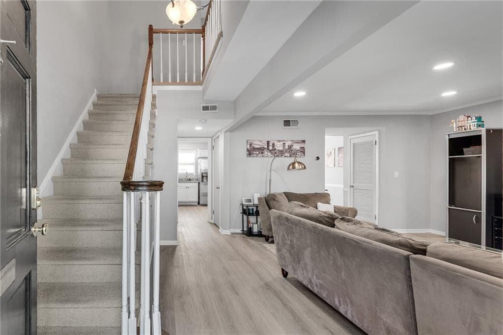 3 bedroom, 3 bathroom, 1,534 sq ft townhouse for rent at 6520 Roswell Road 11, Sandy Springs, GA 30328 for $2,500 a month — photo 3