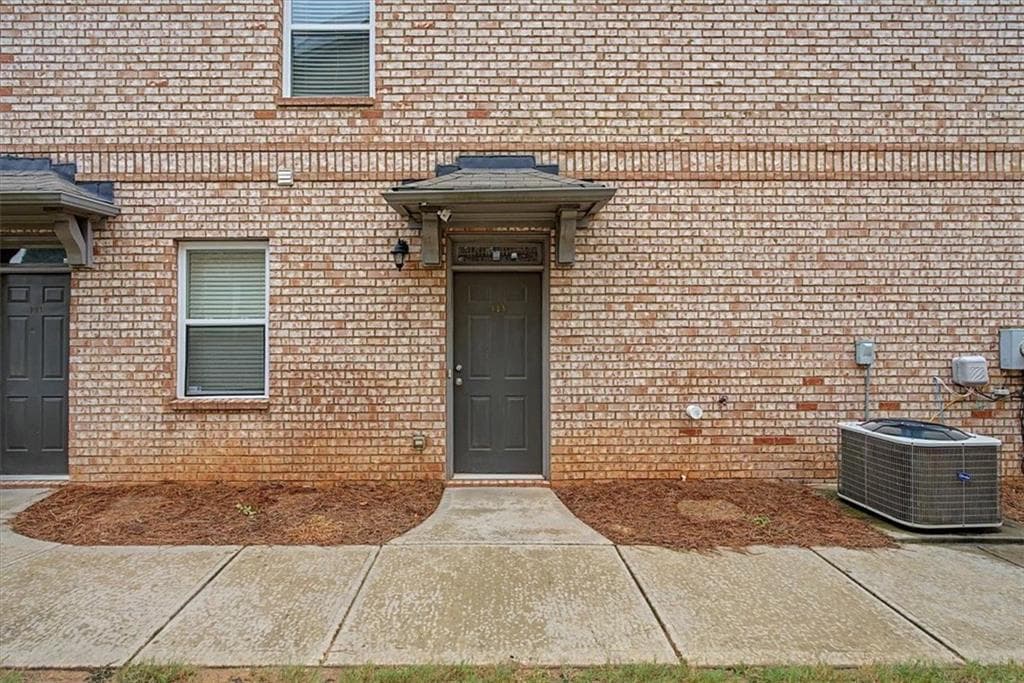 2 bedroom, 2 bathroom, 1,178 sq ft townhouse for sale at 805 Pleasant Hill Road 333, Lilburn, GA 30047 — photo 2